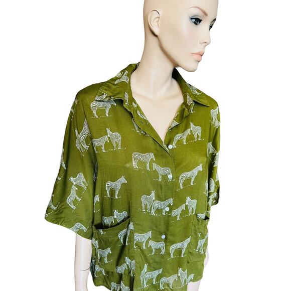 NEW MDM Top Animal Print Zebra Green Shirt Blouse Size Large Short Sleeves - Picture 9 of 13
